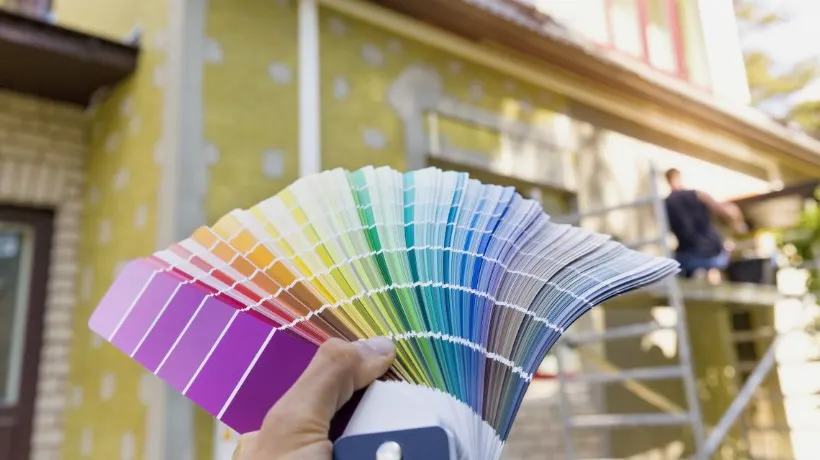 How to Choose Exterior Paint Colours That Compliment Your Landscape