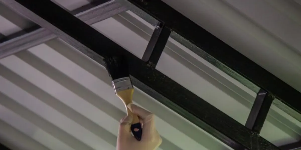 Extend Your Roof's Life: Metal Roof Painting and the Right Paint