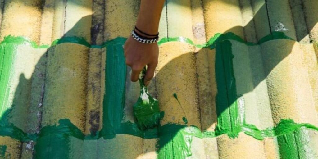 How-to-Paint-Your-Roof-Tile-Should-You-DIY-or-Hire-Pros-768x416-cropped-compressed